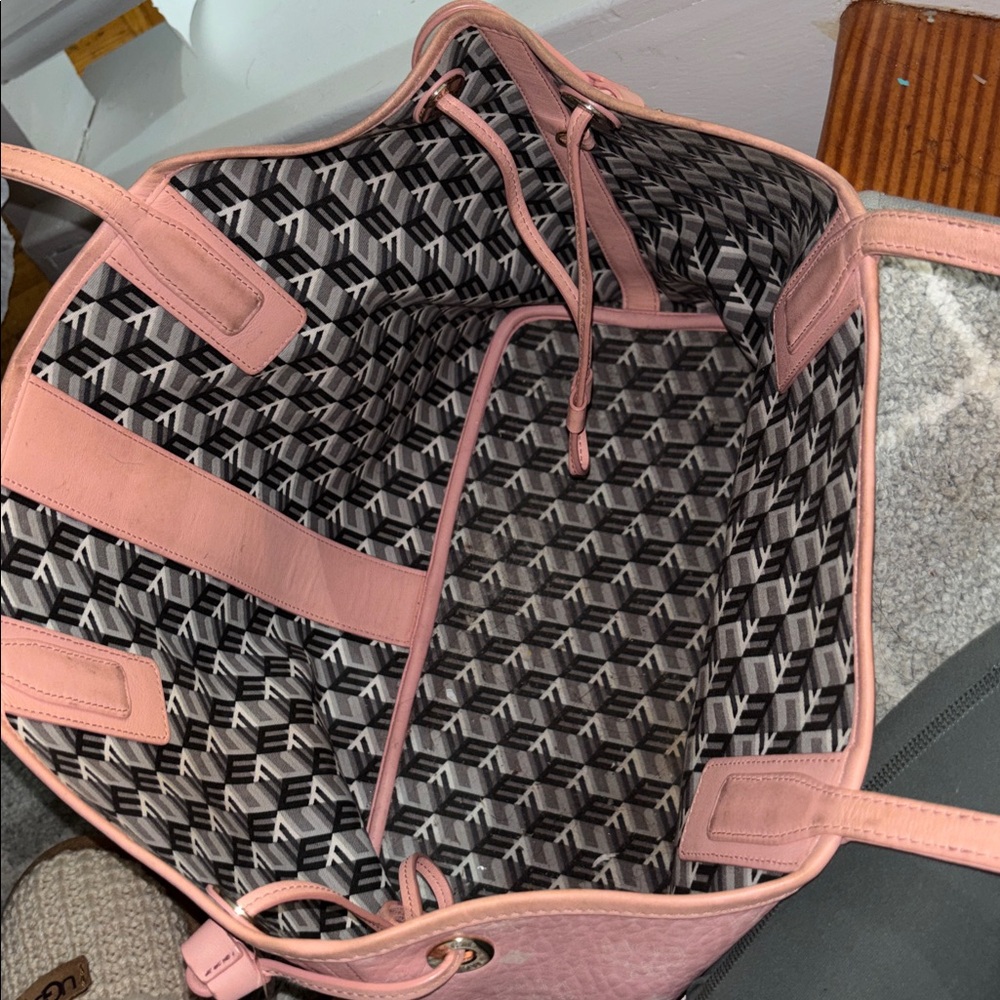 MCM Pink Tote Bag with Monogram Design - Picture 4 of 7